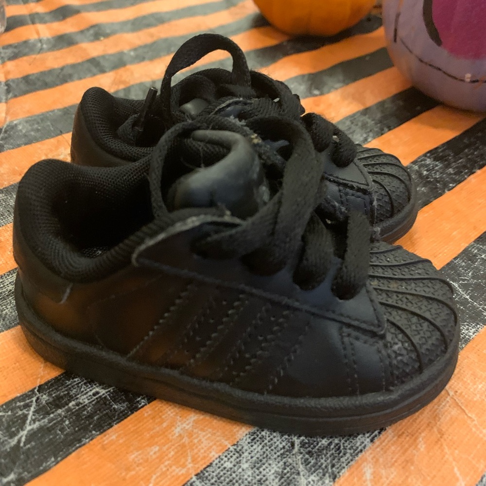 ALL BLACK ADIDAS